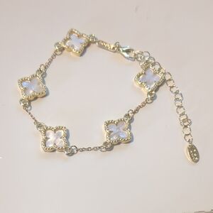 Elegant Gold and White Clover Bracelet